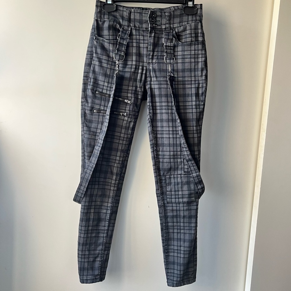 Hot Topic High Rise Super Skinny Denim size 5 Sold Out style/colour